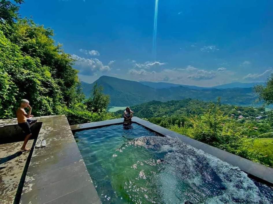 Guest House Lailashi Surmushi Ngoại thất bức ảnh