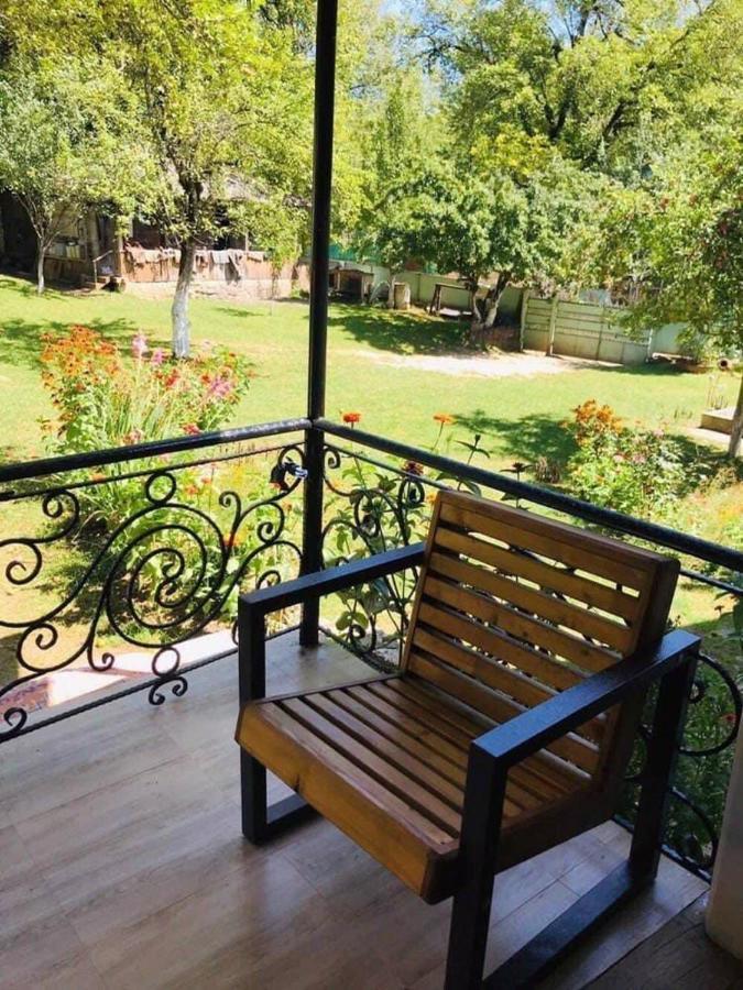 Guest House Lailashi Surmushi Ngoại thất bức ảnh