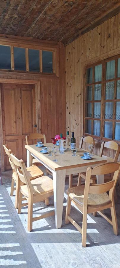 Guest House Lailashi Surmushi Ngoại thất bức ảnh