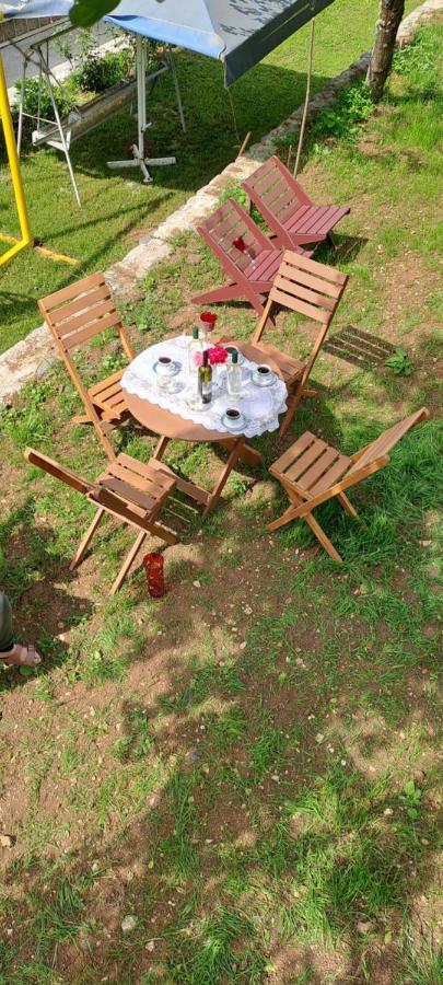 Guest House Lailashi Surmushi Ngoại thất bức ảnh