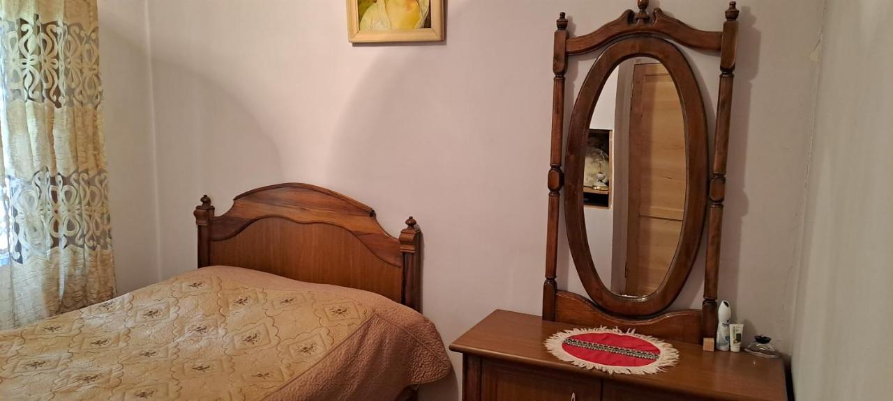 Guest House Lailashi Surmushi Ngoại thất bức ảnh