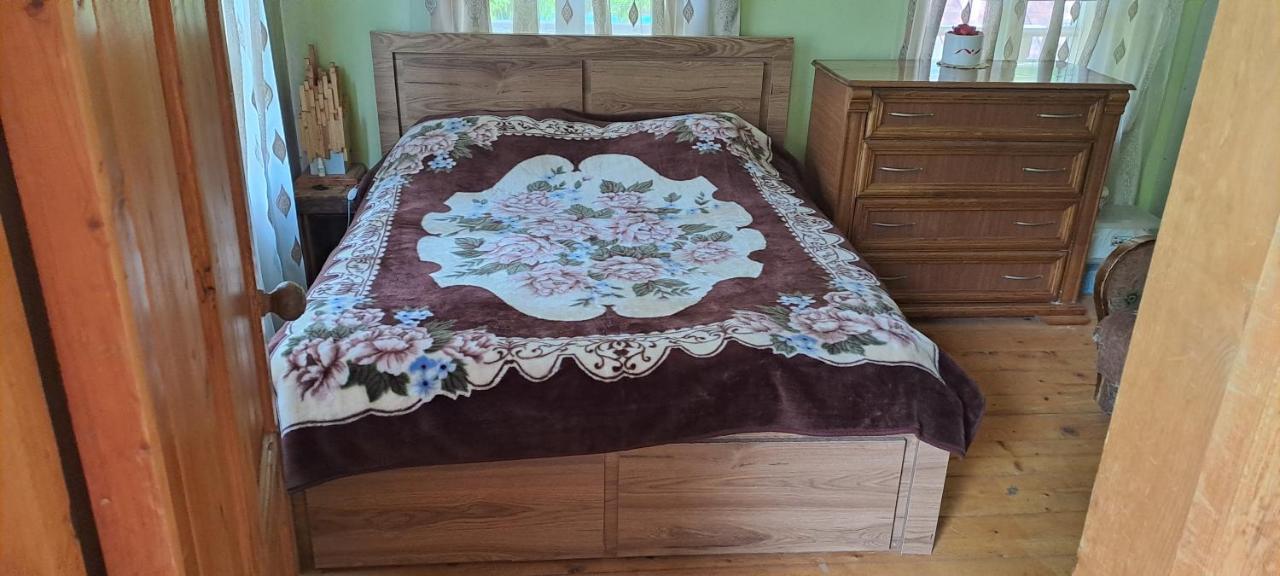 Guest House Lailashi Surmushi Ngoại thất bức ảnh