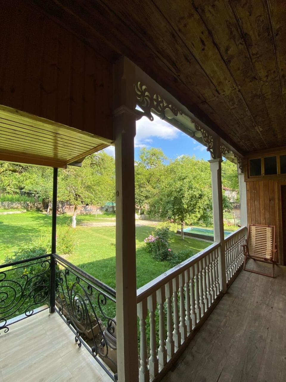 Guest House Lailashi Surmushi Ngoại thất bức ảnh